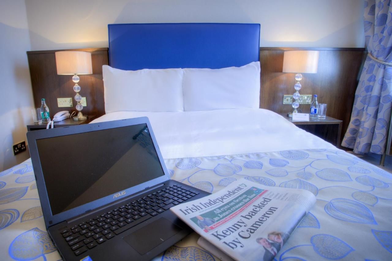 Отель The Lucan Spa Hotel Лукан