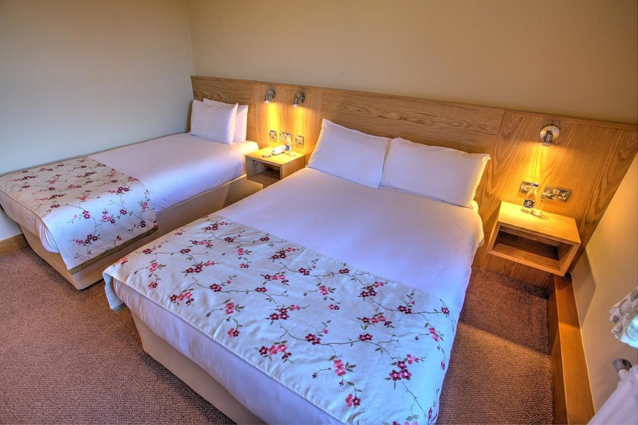 Отель The Lucan Spa Hotel Лукан