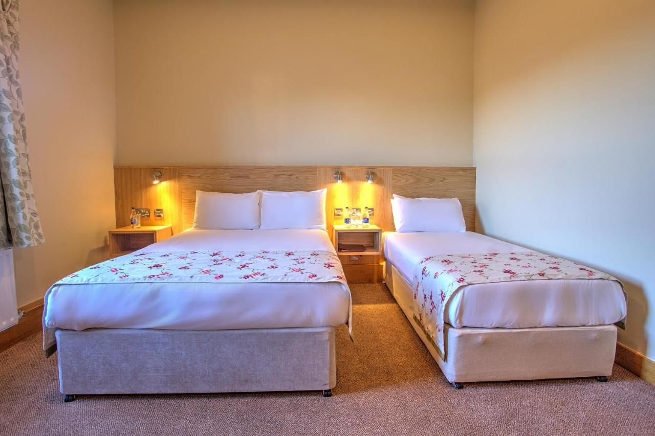 Отель The Lucan Spa Hotel Лукан
