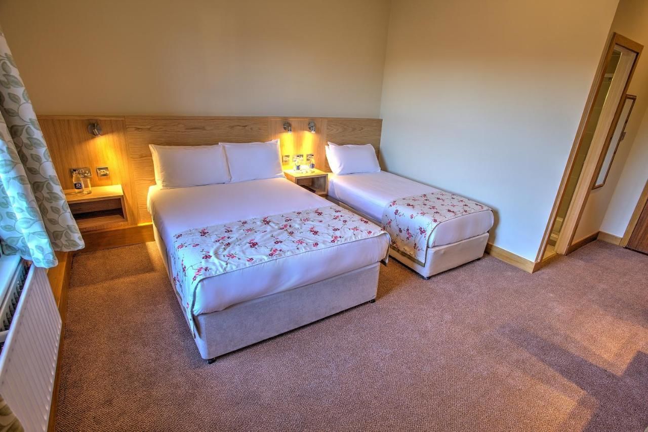 Отель The Lucan Spa Hotel Лукан