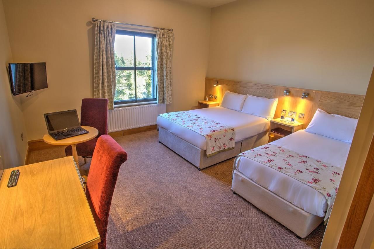 Отель The Lucan Spa Hotel Лукан