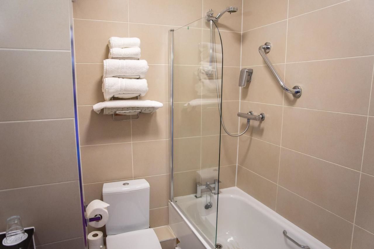 Отель The Lucan Spa Hotel Лукан
