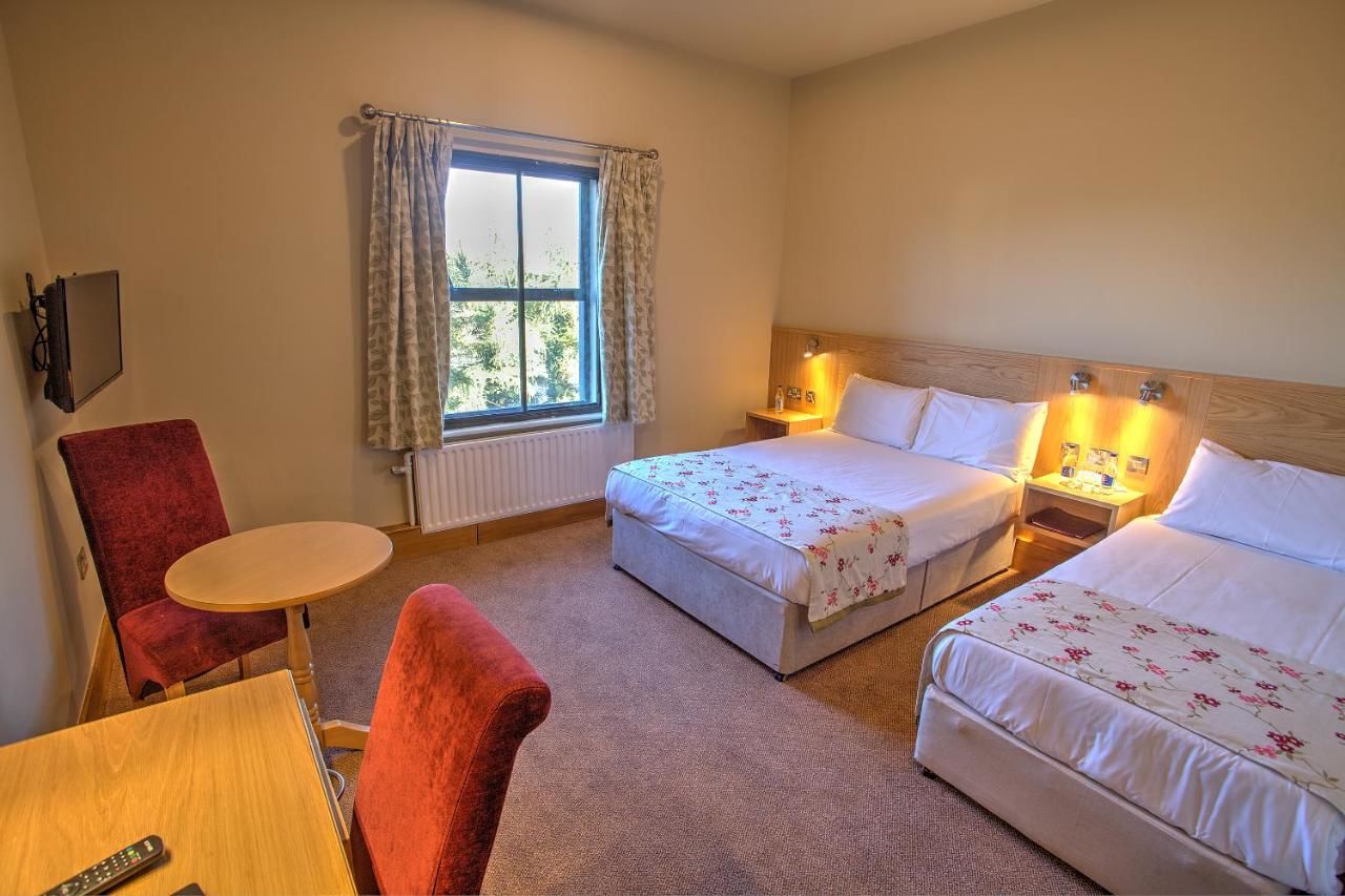 Отель The Lucan Spa Hotel Лукан
