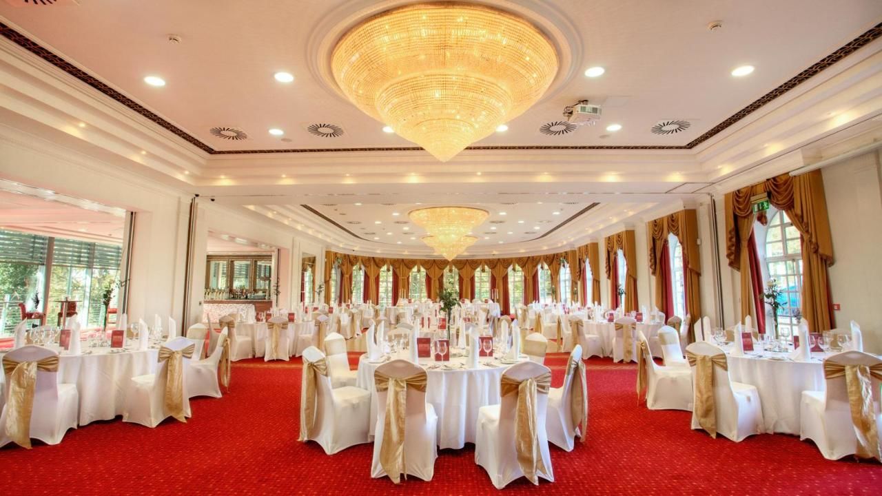 Отель The Lucan Spa Hotel Лукан-29