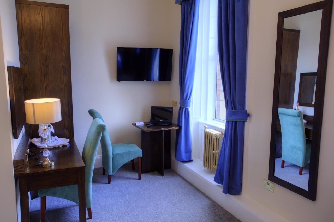 Отель The Lucan Spa Hotel Лукан