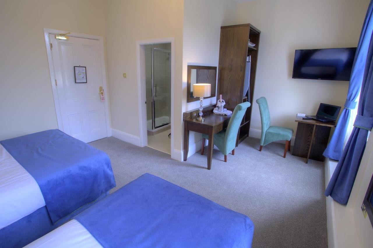 Отель The Lucan Spa Hotel Лукан