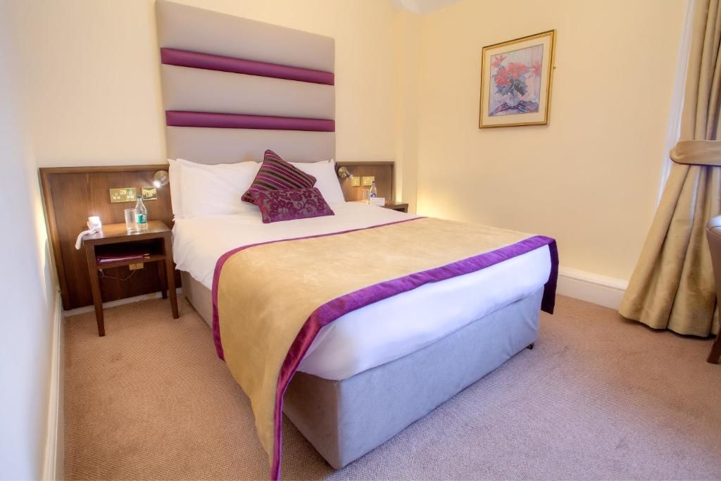 Отель The Lucan Spa Hotel Лукан