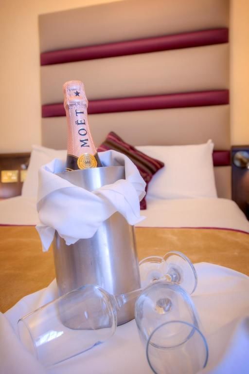 Отель The Lucan Spa Hotel Лукан