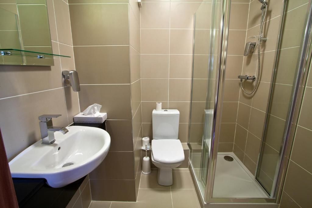 Отель The Lucan Spa Hotel Лукан