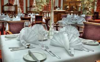 Отель The Lucan Spa Hotel Лукан-7